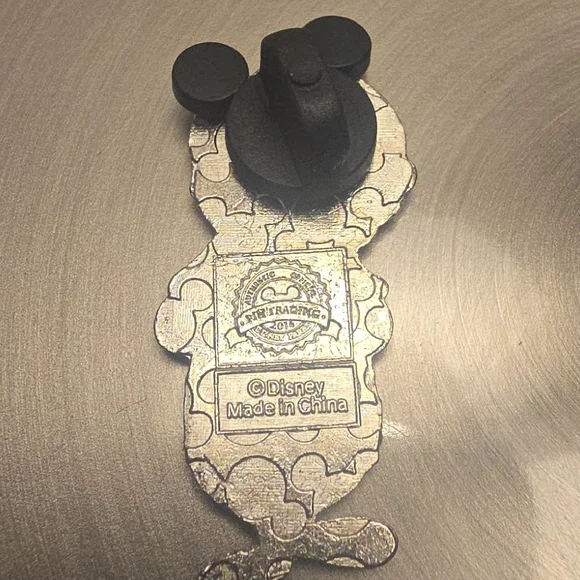 Disney Pin - Unique Mouse Disney Collector Trading Pin - Picture 2 of 4